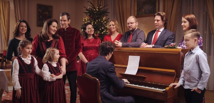 [Wideo] Węgrzy składają Polakom piękne życzenia świąteczne. Nie zabrakło polskiej kolędy…